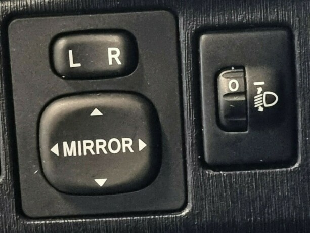 toyota-yaris-bensin-2014-big-22