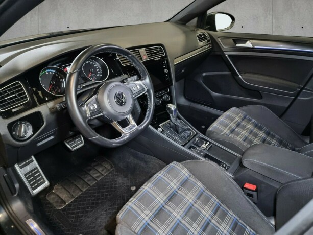 volkswagen-golf-elektrisitetbensin-2018-big-9