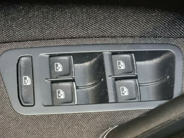 volkswagen-golf-elektrisitetbensin-2018-big-26