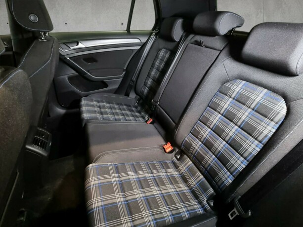 volkswagen-golf-elektrisitetbensin-2018-big-11