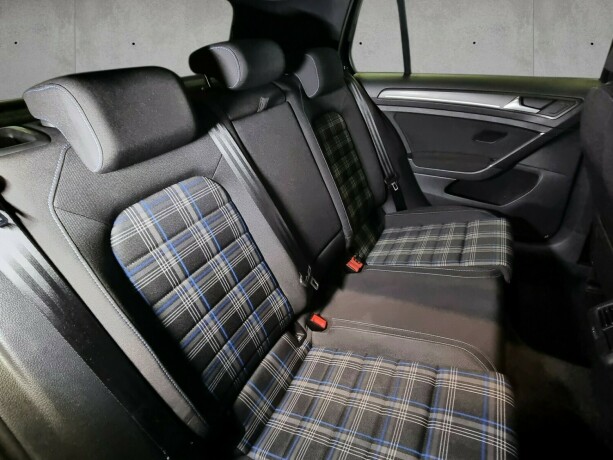 volkswagen-golf-elektrisitetbensin-2018-big-12