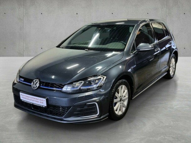 volkswagen-golf-elektrisitetbensin-2018-big-0