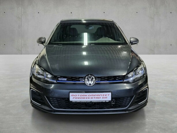 volkswagen-golf-elektrisitetbensin-2018-big-1