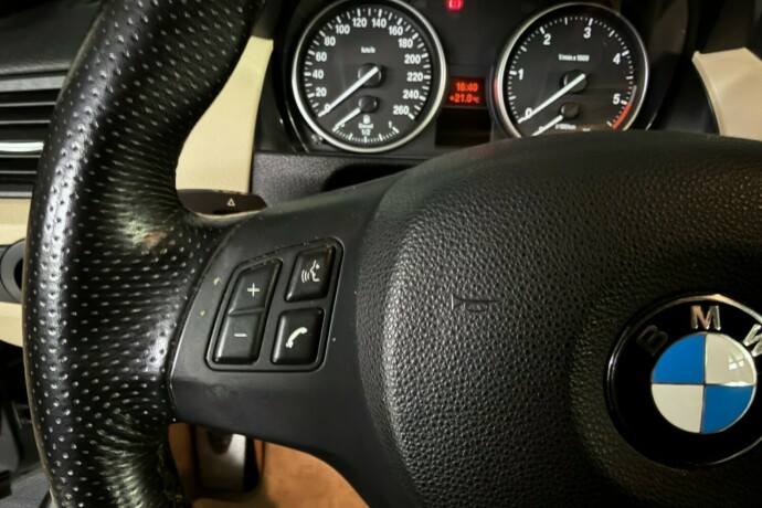 bmw-x1-diesel-2012-big-23