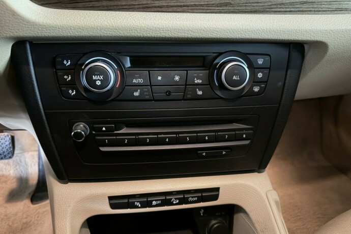 bmw-x1-diesel-2012-big-18