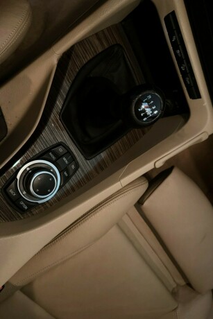 bmw-x1-diesel-2012-big-25