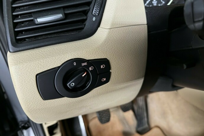 bmw-x1-diesel-2012-big-24