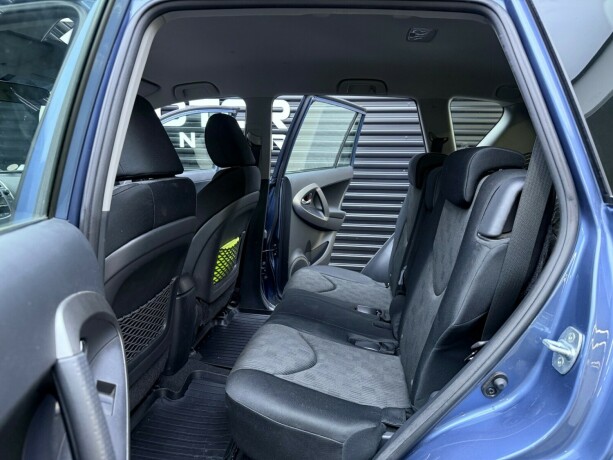 toyota-rav4-diesel-2011-big-25