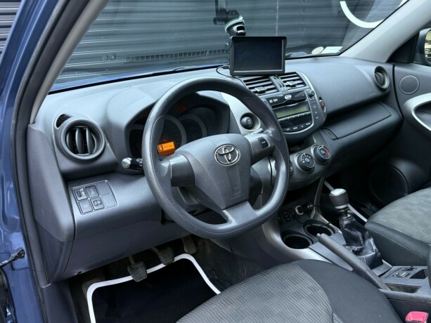 toyota-rav4-diesel-2011-big-10