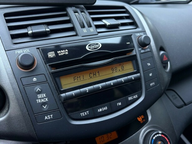 toyota-rav4-diesel-2011-big-19