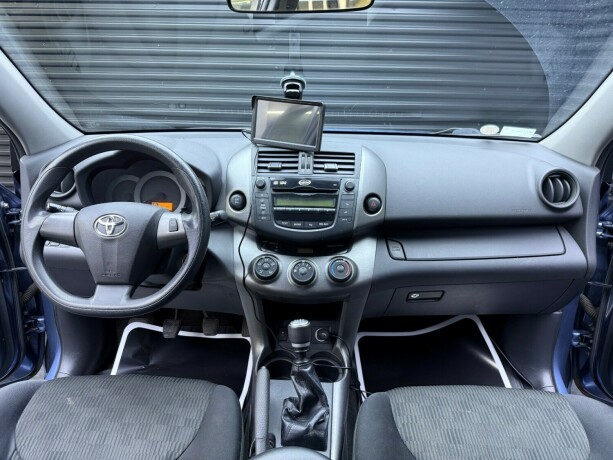 toyota-rav4-diesel-2011-big-9