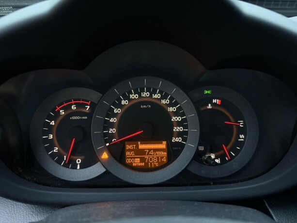 toyota-rav4-diesel-2011-big-14