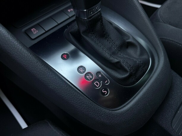 volkswagen-golf-bensin-2011-big-22