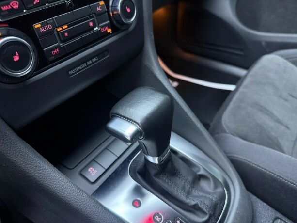 volkswagen-golf-bensin-2011-big-21