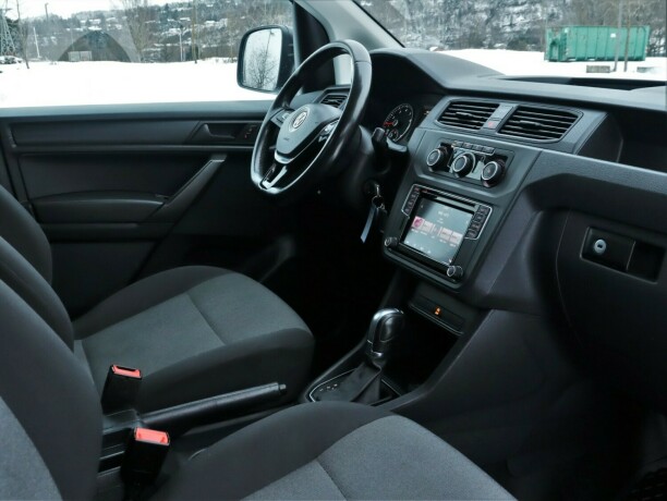 volkswagen-caddy-bensin-2019-big-15