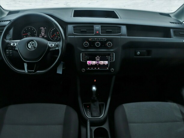 volkswagen-caddy-bensin-2019-big-22