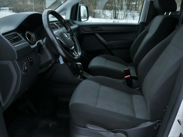 volkswagen-caddy-bensin-2019-big-17