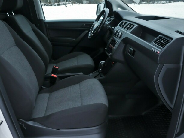 volkswagen-caddy-bensin-2019-big-14