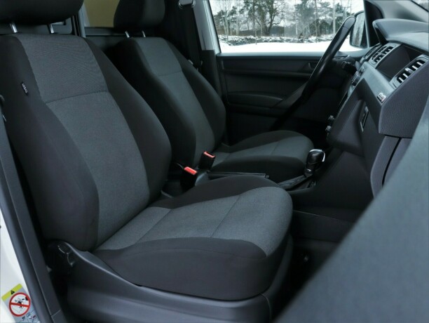 volkswagen-caddy-bensin-2019-big-13