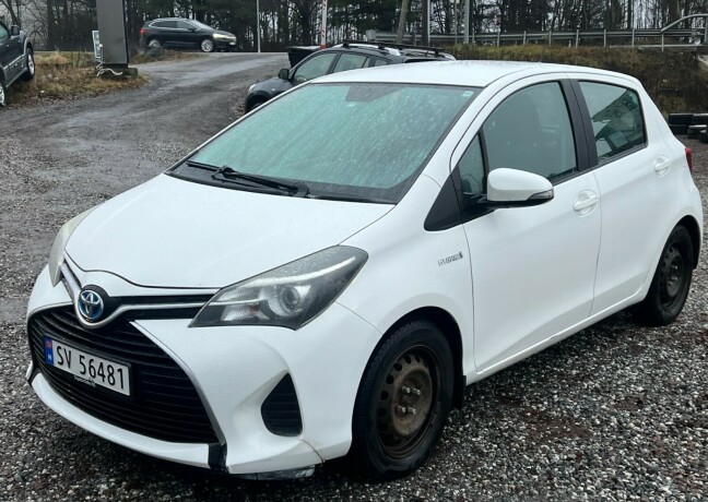 toyota-yaris-elektrisitetbensin-2014-big-2