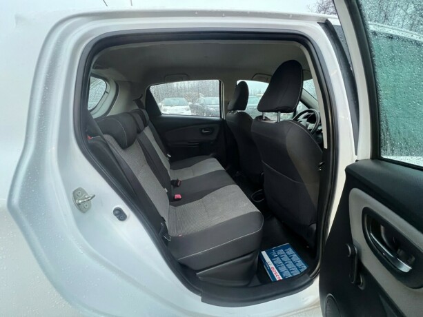 toyota-yaris-elektrisitetbensin-2014-big-11