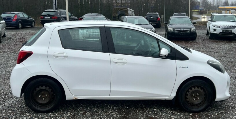 toyota-yaris-elektrisitetbensin-2014-big-7