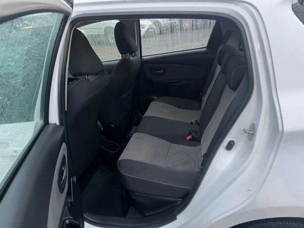 toyota-yaris-elektrisitetbensin-2014-big-9