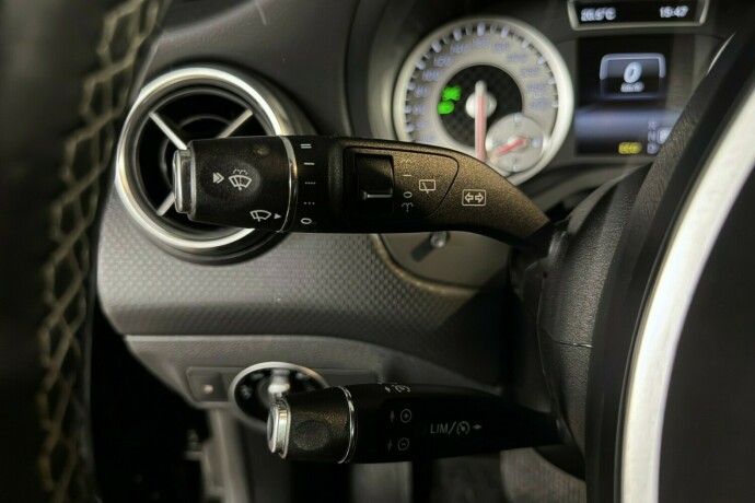 mercedes-benz-a-klasse-bensin-2014-big-24