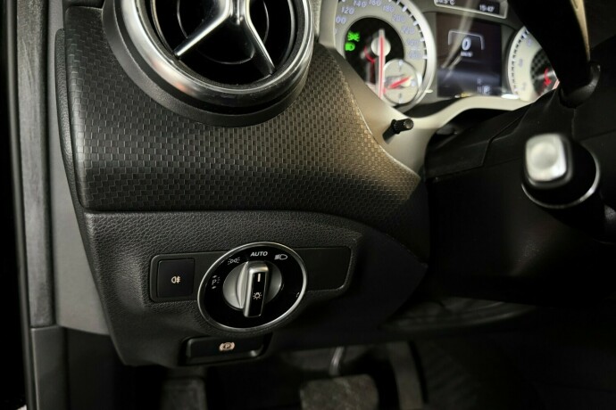 mercedes-benz-a-klasse-bensin-2014-big-25