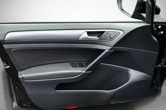 volkswagen-golf-elektrisitet-2020-big-13