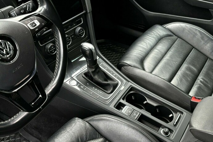 volkswagen-golf-elektrisitet-2020-big-17