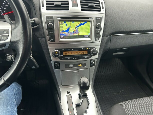 toyota-avensis-bensin-2013-big-20