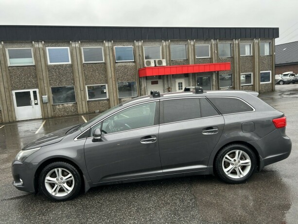 toyota-avensis-bensin-2013-big-3