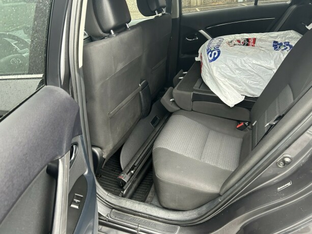 toyota-avensis-bensin-2013-big-10