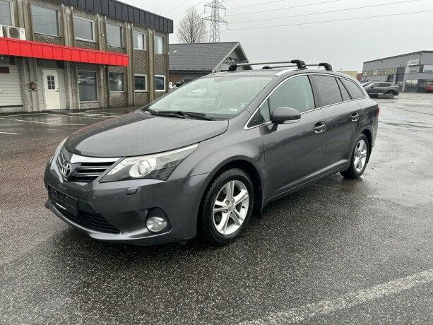 toyota-avensis-bensin-2013-big-2