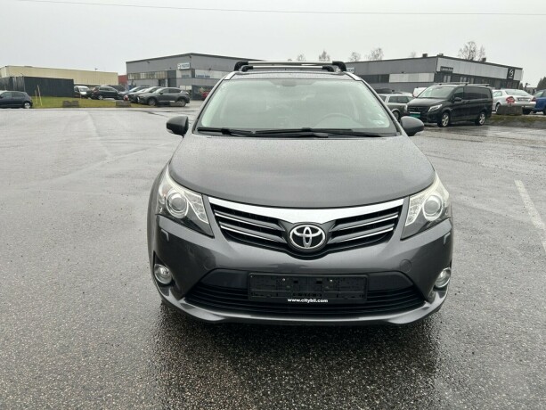toyota-avensis-bensin-2013-big-1