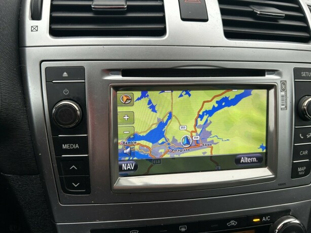 toyota-avensis-bensin-2013-big-23