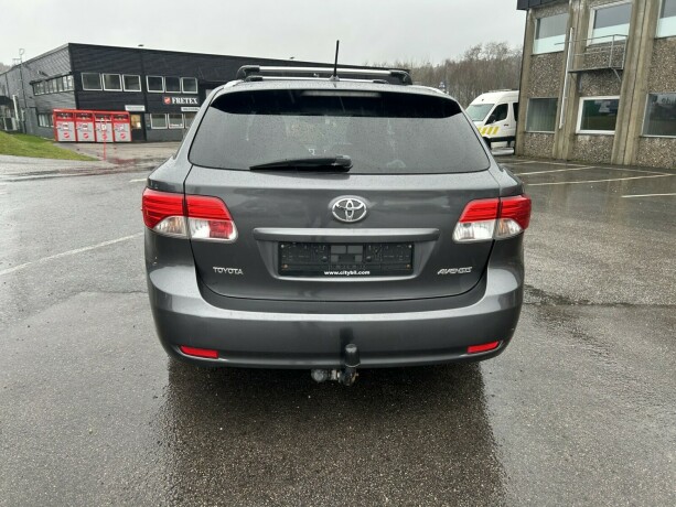 toyota-avensis-bensin-2013-big-5