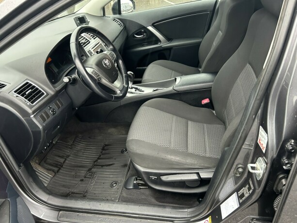 toyota-avensis-bensin-2013-big-12