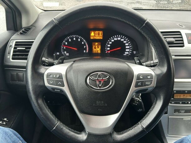 toyota-avensis-bensin-2013-big-14