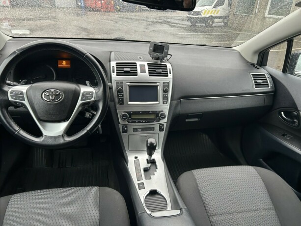 toyota-avensis-bensin-2013-big-11