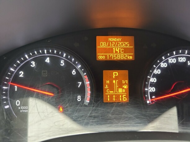 toyota-avensis-bensin-2013-big-18