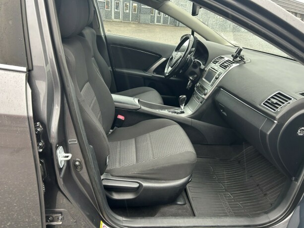 toyota-avensis-bensin-2013-big-9