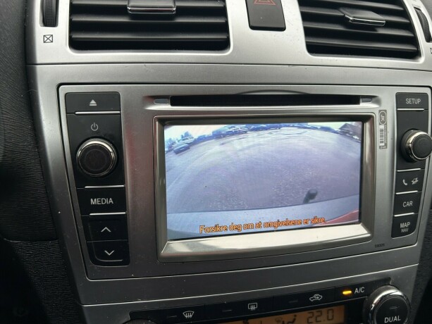 toyota-avensis-bensin-2013-big-24