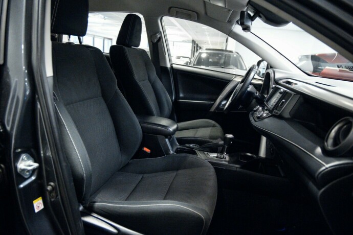 toyota-rav4-elektrisitetbensin-2018-big-9