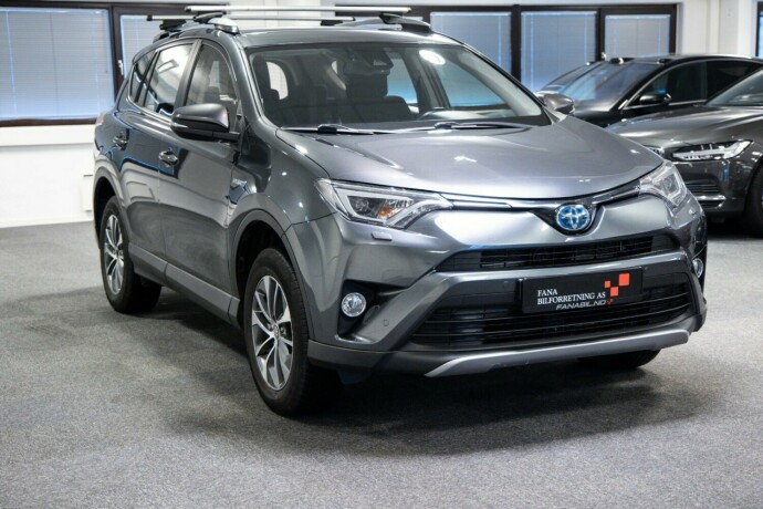 toyota-rav4-elektrisitetbensin-2018-big-3