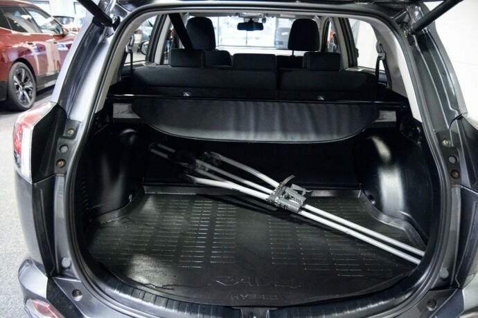 toyota-rav4-elektrisitetbensin-2018-big-7