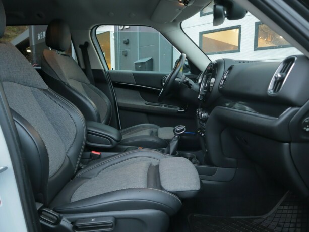 mini-countryman-elektrisitetbensin-2019-big-10