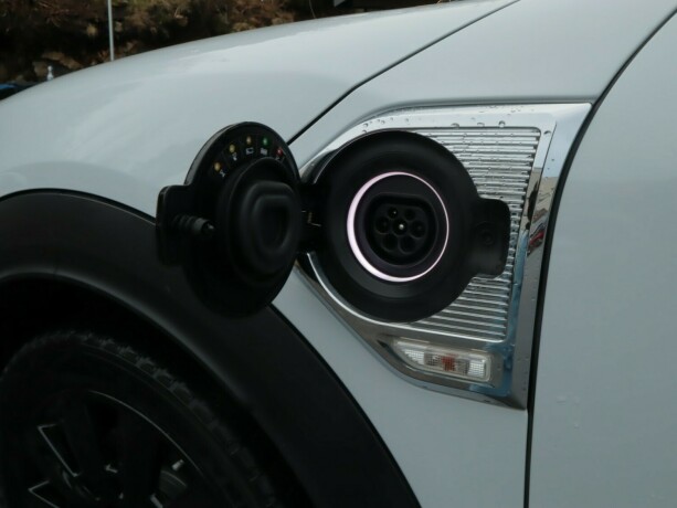 mini-countryman-elektrisitetbensin-2019-big-26