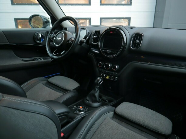 mini-countryman-elektrisitetbensin-2019-big-11